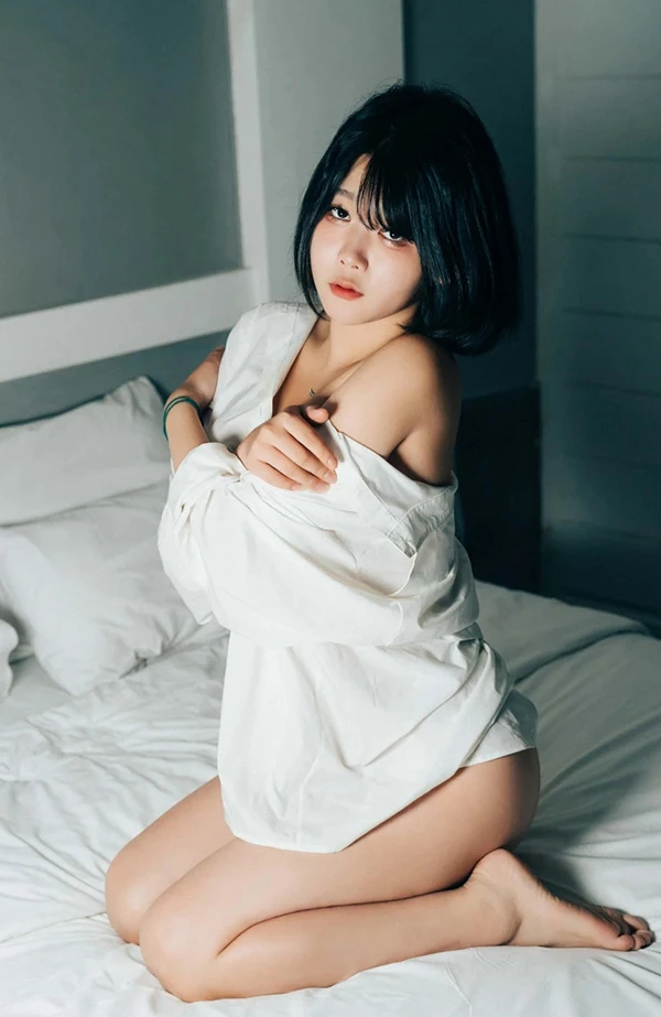 丰腴美女Zia居家Gel Massage无圣光人体写真